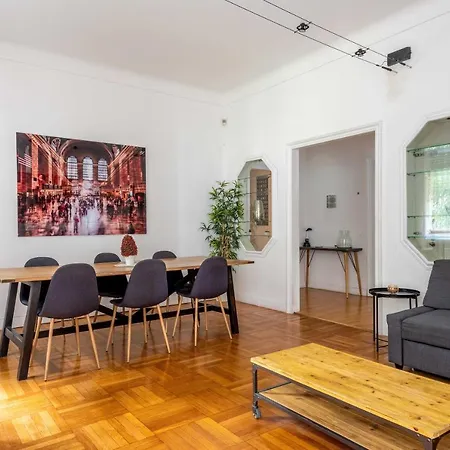 Exclusive 4 Bedrooms In Center * Milano