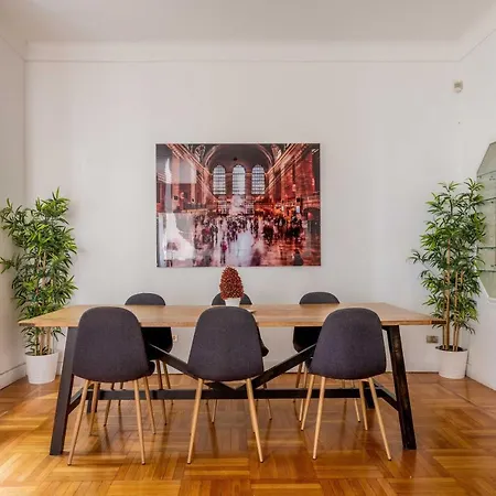 Exclusive 4 Bedrooms In Center Lägenhet